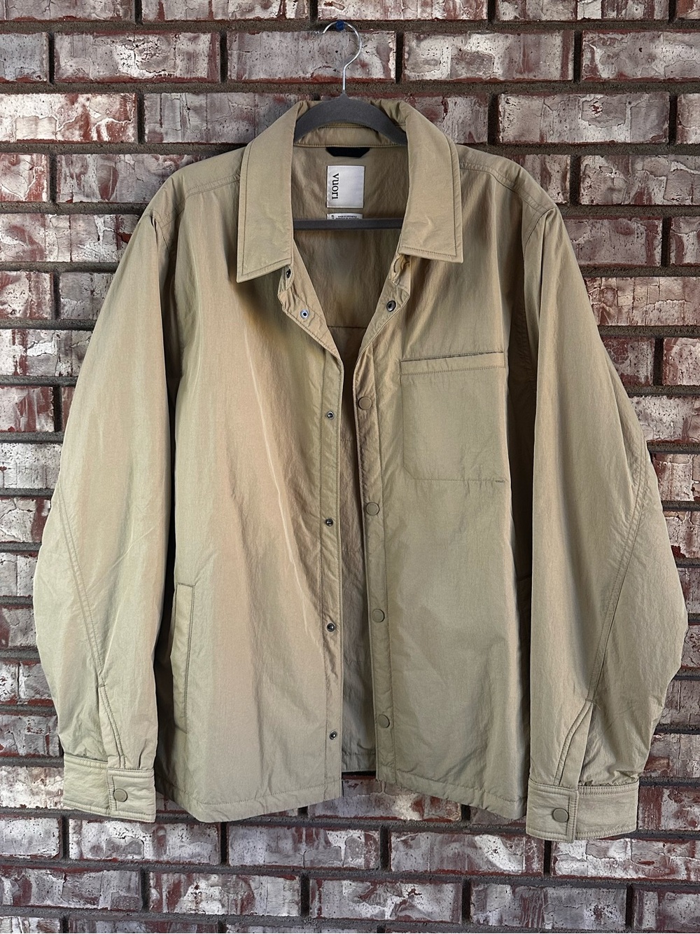 Vuori Light Sage Green Insulated Puffer Button Up Overshirt/Jacket